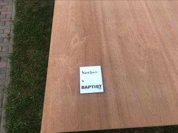 Gefineerd triplex/multiplex plaat in de kleur kersen beschikbaar voor biedingen