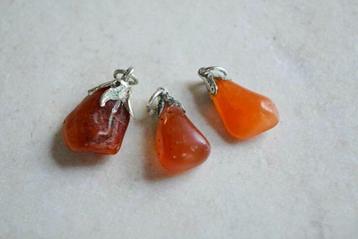 Carneool hangertjes (Maat S) beschikbaar voor biedingen