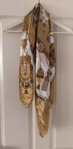 Goudkleurige sjaal 100 x 100, Ophalen of Verzenden, Zo goed als nieuw, Maat 46/48 (XL) of groter, Sjaal