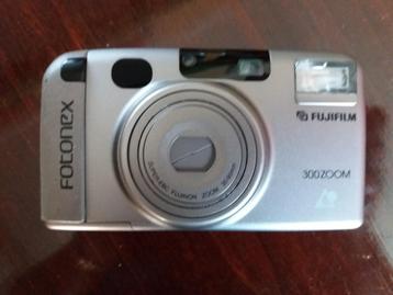 Een fototoestel van het merk : "Fujifilm". beschikbaar voor biedingen