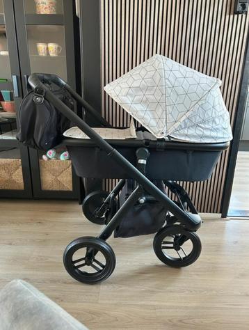 DUBATTI E3 • BLACK & GEOMATRIC • NIEUWSTAAT! beschikbaar voor biedingen