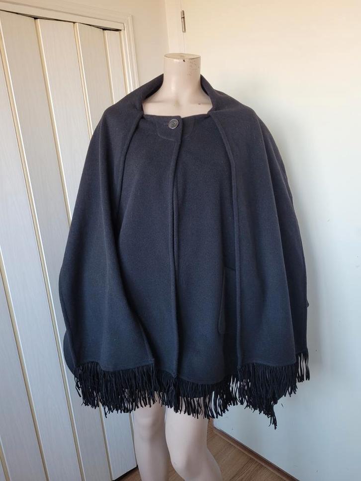 Claudia Maura cape wol one size, Kleding | Dames, Jassen | Winter, Zo goed als nieuw, Zwart, Ophalen of Verzenden
