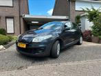 Renault Mégane 1.6 16V 74KW HB 2012 Zwart, Auto's, Voorwielaandrijving, 4 cilinders, Metallic lak, 635 kg