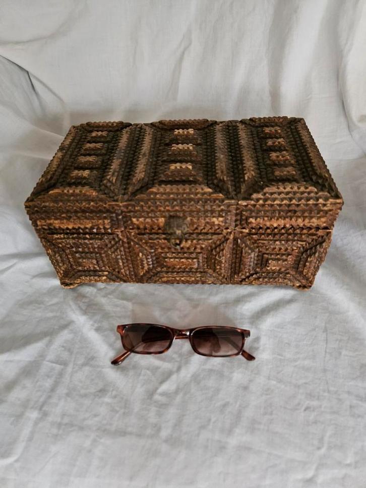 Houten Tramp Art kist, Antiek en Kunst, Antiek | Overige Antiek, Ophalen of Verzenden