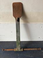 Antiek VOETPEDAAL van Gietijzer op een as (lengte 52 cm), Antiek en Kunst, Antiek | Gereedschap en Instrumenten, Ophalen of Verzenden