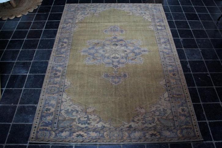 Mooi sfeervol vloerkleed Perzisch vintage okergeel 160x230, Huis en Inrichting, Stoffering | Tapijten en Kleden, Zo goed als nieuw