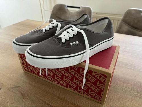 Vans authentic sneakers grijs maat 40 (nieuw in doos), Kleding | Dames, Schoenen, Nieuw, Sneakers of Gympen, Grijs, Ophalen of Verzenden