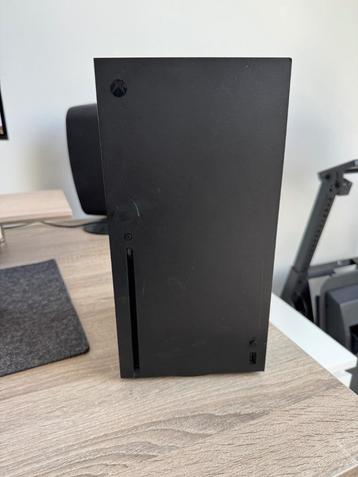 Xbox series X met elite controller en 4 spellen beschikbaar voor biedingen