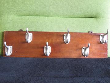 Wandkapstok met 6 dubbele haken beschikbaar voor biedingen