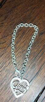 Zilverkleurig armbandje Guess
Met strass steentjes, Sieraden, Tassen en Uiterlijk, Armbanden, Staal, ., Ophalen of Verzenden, Zo goed als nieuw