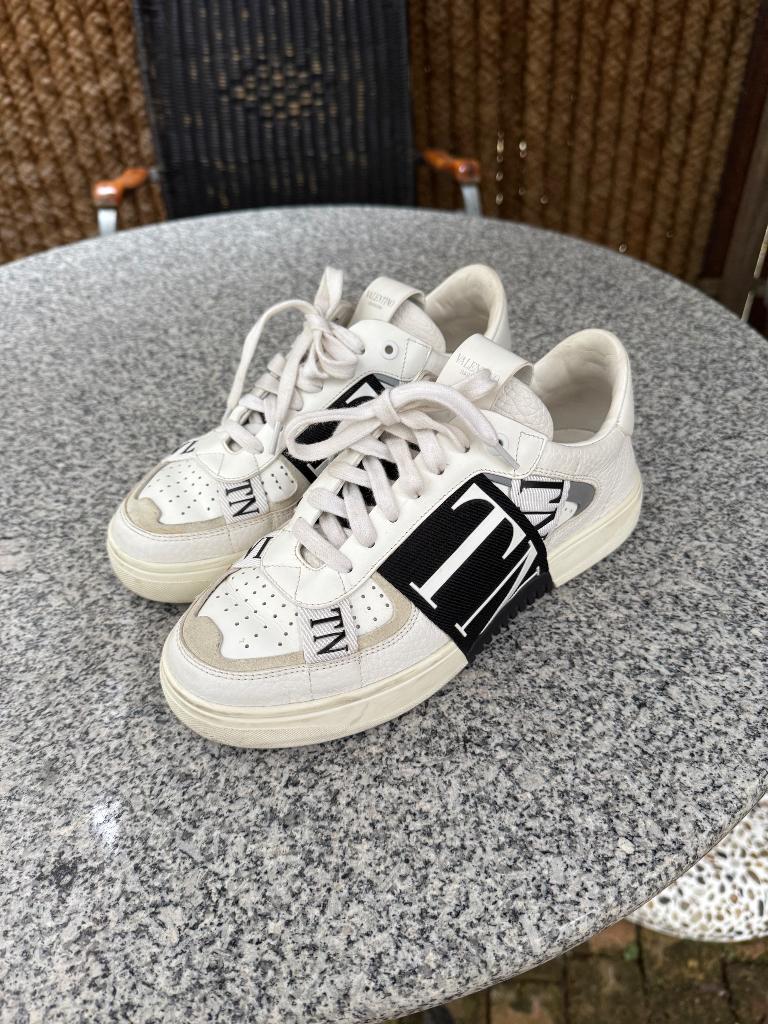 Valentino sneakers, Wit, Ophalen of Verzenden, Sneakers of Gympen, Zo goed als nieuw