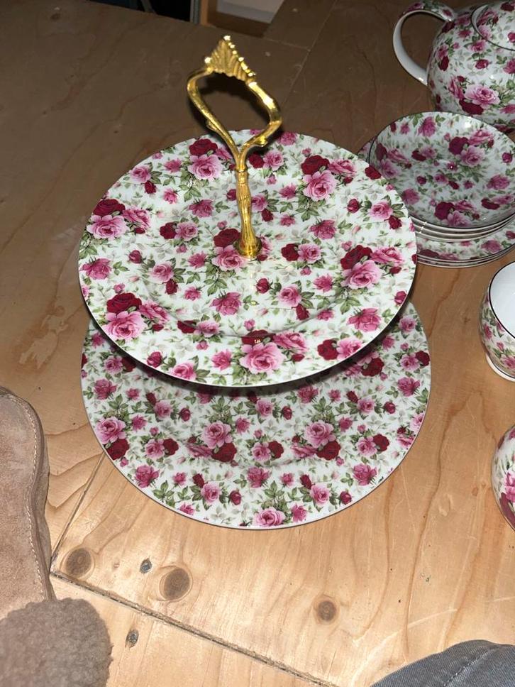 Maxwell & Williams Rose Bud Servies, Antiek en Kunst, Antiek | Servies compleet, Ophalen of Verzenden