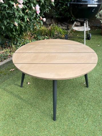 Tuin salon/bijzet tafeltje beschikbaar voor biedingen