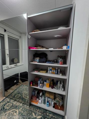 Ruime kledingkast met schuifdeuren MOET DIT WEEKEND WEG!! - afbeelding 2