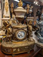 Grote vuurvergulde bronzen pendule 20 d 51 h 38 b. €1200, Antiek en Kunst, Antiek | Klokken, Ophalen
