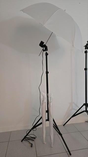 2x Witte paraplu soft voor fotostudio - prijs teab beschikbaar voor biedingen