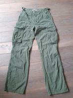 Groene cargobroek straight van Bershka, maat 34, Kleding | Dames, Zo goed als nieuw, Maat 34 (XS) of kleiner, Lang, Groen