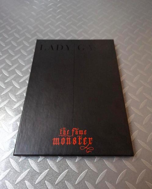 Lady Gaga - The Fame Monster Art Book Collector's Item, Boeken, Muziek, Zo goed als nieuw, Artiest, Verzenden
