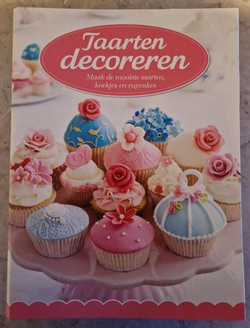 Taarten decoreren magazines van DeAgostini, Hobby en Vrije tijd, Taarten en Cupcakes maken, Zo goed als nieuw, Boek of Tijdschrift