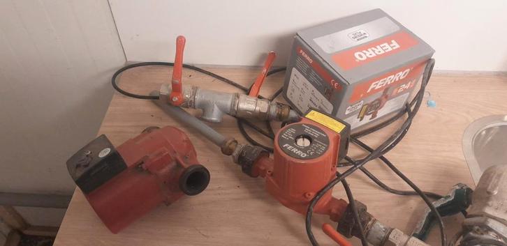 Ferro & Grundfos Pompen met Kogelkranen, Doe-het-zelf en Verbouw, Verwarming en Radiatoren, Overige typen, Minder dan 200 watt