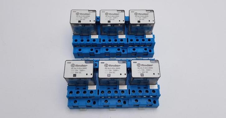 Finder insteekrelais op voet 56.34.9.024.0000 24VDC 12A (6x), Hobby en Vrije tijd, Elektronica-componenten, Gebruikt, Ophalen of Verzenden