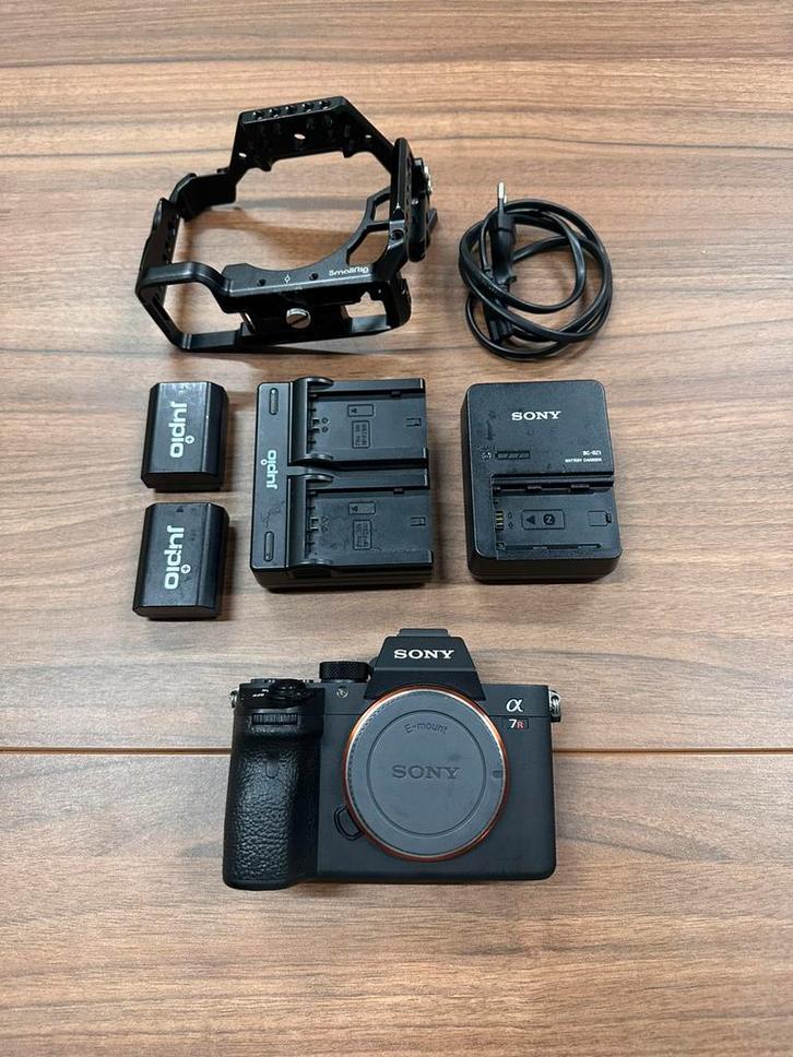Sony A7R iii + accessoires, Audio, Tv en Foto, Fotocamera's Digitaal, Zo goed als nieuw, Sony, Geen optische zoom, Ophalen