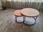 Set van 2 houten bijzettafels, Huis en Inrichting, Tafels | Salontafels, Overige houtsoorten, Minder dan 50 cm, Gebruikt, Rond
