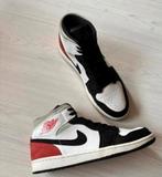 Nike air Jordan 1 mid SE red black toe sneakers maat 43, Kleding | Heren, Schoenen, Ophalen of Verzenden, Nike Air Jordan, Sneakers of Gympen