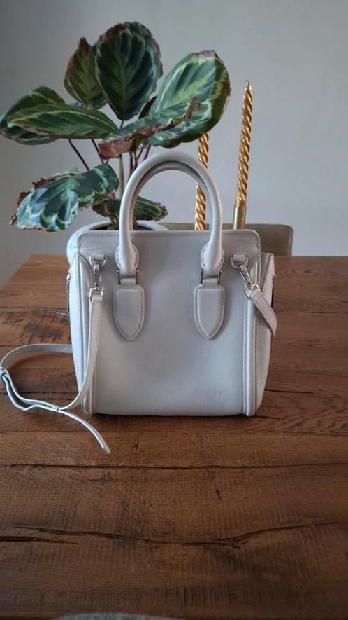 Orginele Alexander McQueen hand / schoudertas licht grijs, Sieraden, Tassen en Uiterlijk, Tassen | Damestassen, Zo goed als nieuw