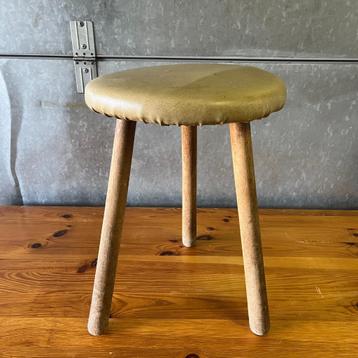 OPRUIMING houten vintage driepoot krukje jaren 50 60 skai beschikbaar voor biedingen