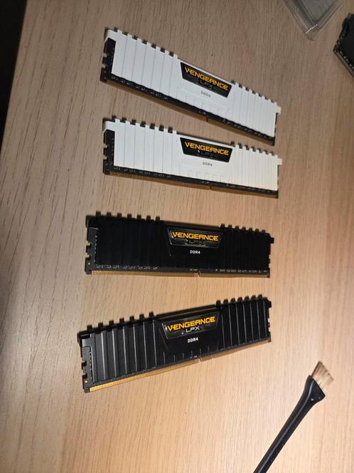 Corsair Vengeance DDR4 3000MHz 32GB (4x8GB of 2x 2x8GB), Computers en Software, RAM geheugen, Gebruikt, Desktop, 32 GB, DDR4, Ophalen of Verzenden