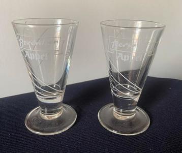 2x Berentzen Appel / Apfelkorn glaasje op voet. H. 8,5 cm. beschikbaar voor biedingen
