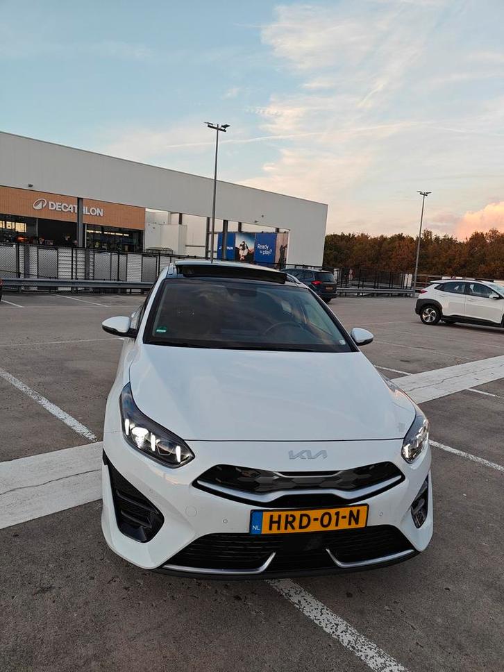 Kia Ceed 1.6 GDI Phev 141pk Dct6 2022, PANO, DEALER, Auto's, Kia, Particulier, (Pro) Cee d, 360° camera, ABS, Achteruitrijcamera
