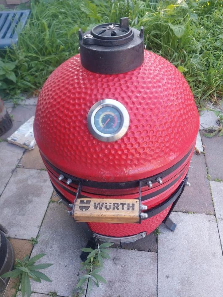 Rode Würth Kamado BBQ – compact & ideaal voor buiten koken!, Tuin en Terras, Houtskoolbarbecues, Zo goed als nieuw, Ophalen of Verzenden