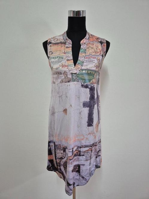 J525 - Zomerse Dubbel D jurk met stadsafdruk maat S (1), Kleding | Dames, Jurken, Zo goed als nieuw, Onder de knie, Ophalen of Verzenden