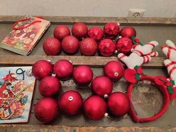20 rode kerstballen set met 2 cadeautasjes + rendier diadeem beschikbaar voor biedingen