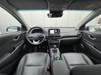 Hyundai Kona 1.0T Premium / NL auto / Dealeronderhouden / 18, Auto's, Hyundai, Voorwielaandrijving, Gebruikt, Euro 6, Wit