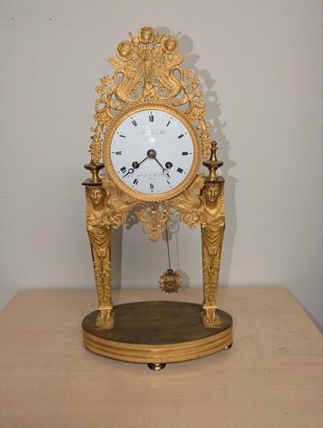 Brons vergulde pendule Egypte steil beschikbaar voor biedingen