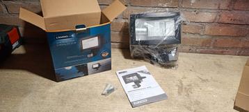 Buitenlamp met sensor inclusief spaarlamp- Nieuw in doos! beschikbaar voor biedingen