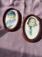 2 vitage ovale houten lijstjes met prent van kinderen, Antiek en Kunst, Verzenden