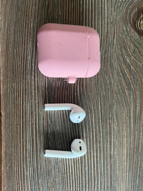 Airpods apple 2018 eerste generatie RECHTS DEFECT, Telecommunicatie, Mobiele telefoons | Oordopjes, Gebruikt, In gehoorgang (in-ear)
