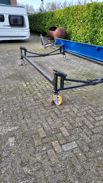 Verrijdbare stallingskar van boten tot 8 meter (tot 3200 kg) beschikbaar voor biedingen
