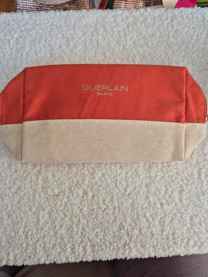 Nog nieuw, Guerlain makeup tas! Makeup, kleding, tassen enz., Sieraden, Tassen en Uiterlijk, Toilettassen, Nieuw, Dame, Ophalen of Verzenden