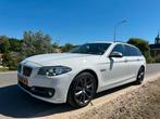 BMW 5-Serie 2.0 520I AUT 184 PK Luxury Line, Auto's, BMW, 4 cilinders, 2000 kg, Wit, Particulier