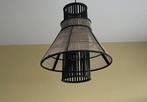 Leuke zwarte rotan lamp met gaas, Huis en Inrichting, Lampen | Hanglampen, Ophalen of Verzenden