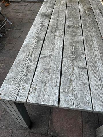 Houten Tuintafel beschikbaar voor biedingen