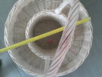 vintage grote witte mand met aparte indeling decomand beschikbaar voor biedingen