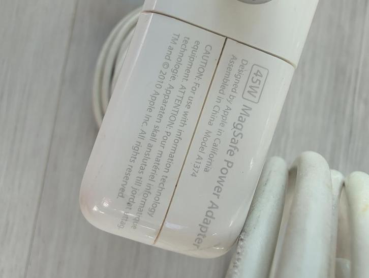 Apple MacBook MagSafe Power-Adapter 45W aangeboden, Computers en Software, Laptop-opladers, Gebruikt, Ophalen of Verzenden