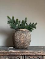 Oude rieten mand vismand gevlochten stoer sober landelijk