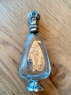 Antiek kristallen parfumflesje met Hollands zilveren dop., Antiek en Kunst, Ophalen of Verzenden, Zilver